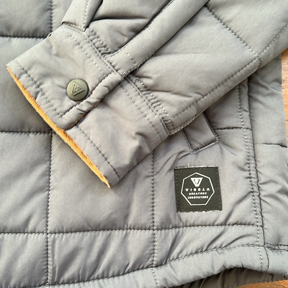 VISSLA Men's Cronkite II Eco Snap Hooded Quilted Jacket Gray/Black Size S - Picture 7 of 10